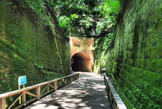 切通し･煉瓦のトンネル