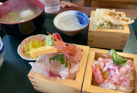 隣の「できたて館」でお食事もできます