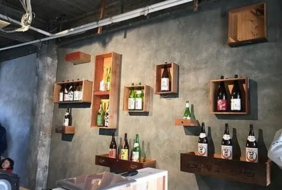 飾り棚の日本酒