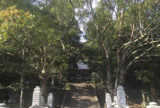 万歳橋から見た志都岐山神社