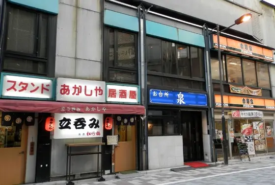 ３階は上野東北ライン、２階は東北・上越・北陸新幹線、そして１階は…飲み屋街！