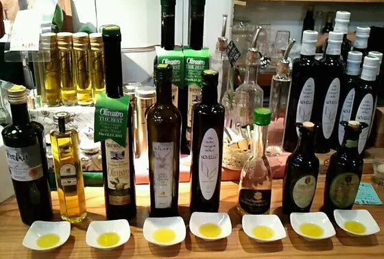 オリーブ油とバルサミコ酢のお店「トレ・チプレッシィ」