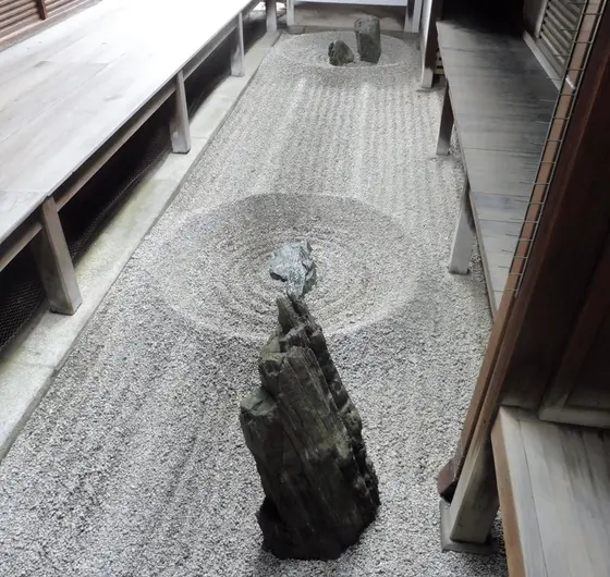 日本一小さい庭（？）”東滴壺”