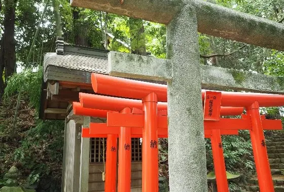 朱色の鳥居が素敵です♪