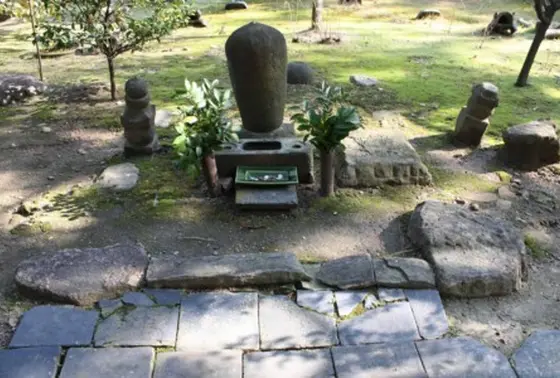 スポット内ではありませんが…真田山公園から遥か南、堺市の南宗寺には何故か徳川家康の墓があります