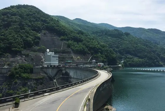 ダム湖