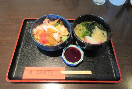 海鮮丼とミニうどんのセット