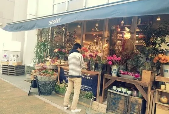 店の前ではお花が売ってるよ！