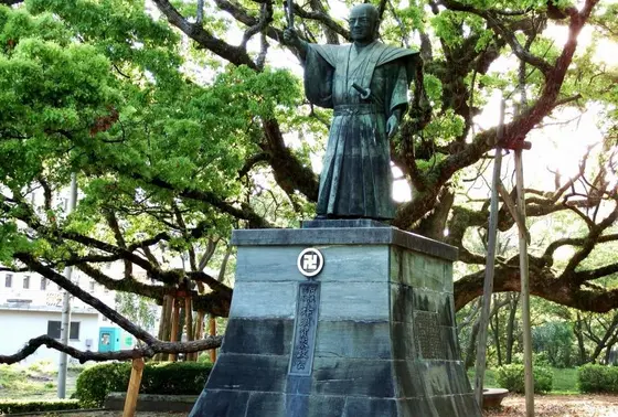 蜂須賀家政の銅像