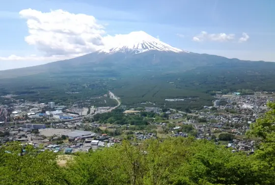 正面に富士山