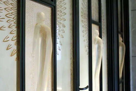 ルネ・ラリックによるガラスの扉