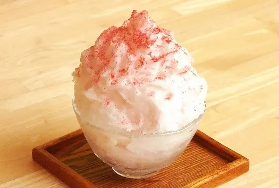 あすかルビーのいちごミルク氷　550円