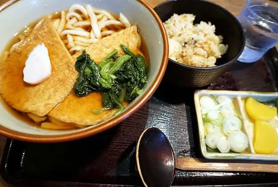 うどんとかやくご飯