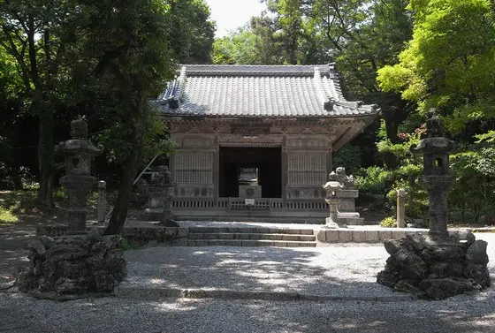 石引神社拝殿