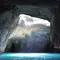 「神秘の洞窟」を船で巡る、西伊豆は美景盛りだくさんの場所。