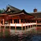 朱塗りがたまらないカッコよさ。自然と調和した海上神殿・厳島神社