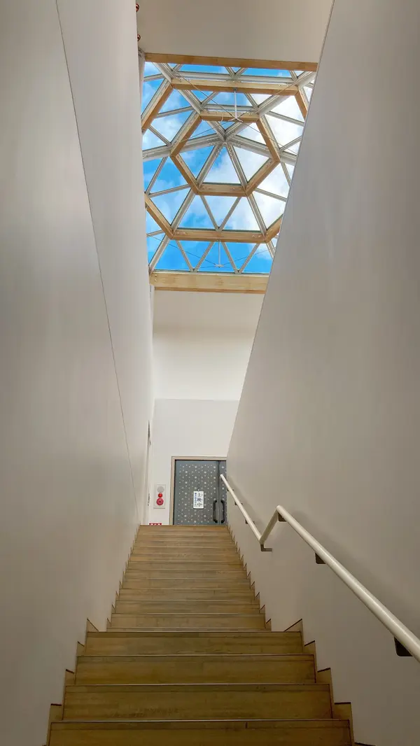 雪の結晶を模った建物になっているんです❄️