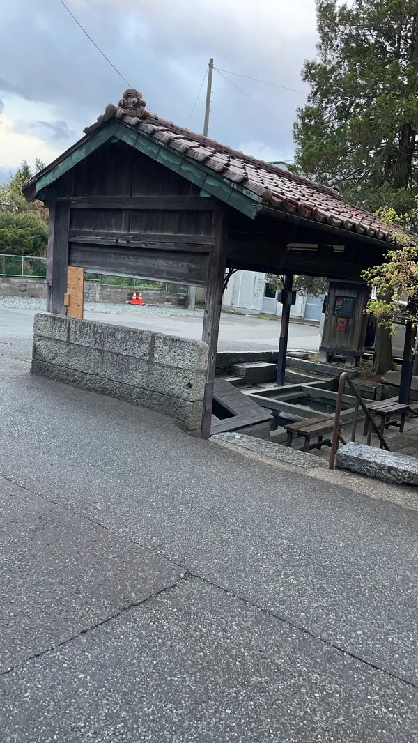 近くの水汲み場