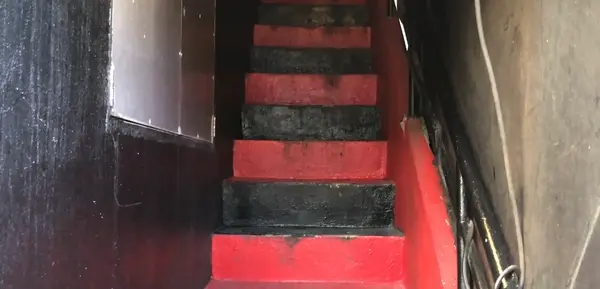 階段をあがると…
