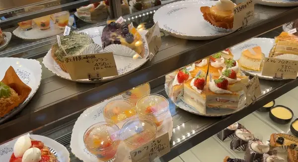 ショーケースのケーキ