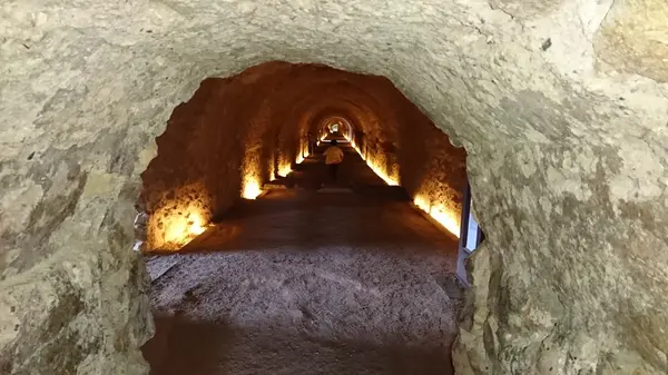 石造りのトンネル