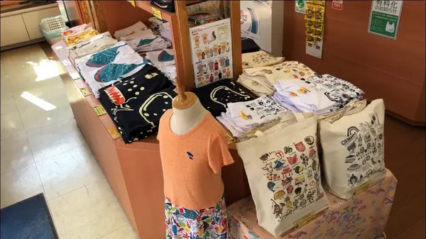 沖縄っぽいデザインのTシャツ🌺