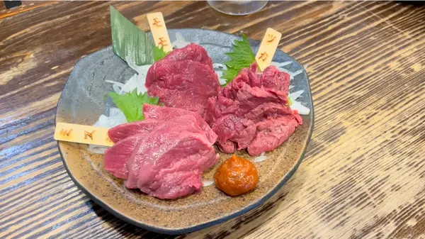 【名物】会津馬刺し3種盛り合わせ 2,077円