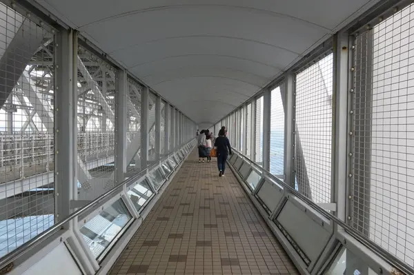 鳴門大橋下の長い廊下
