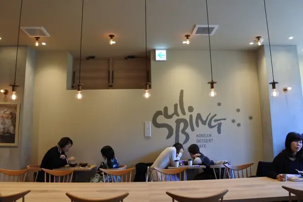 ナチュラルな店内
