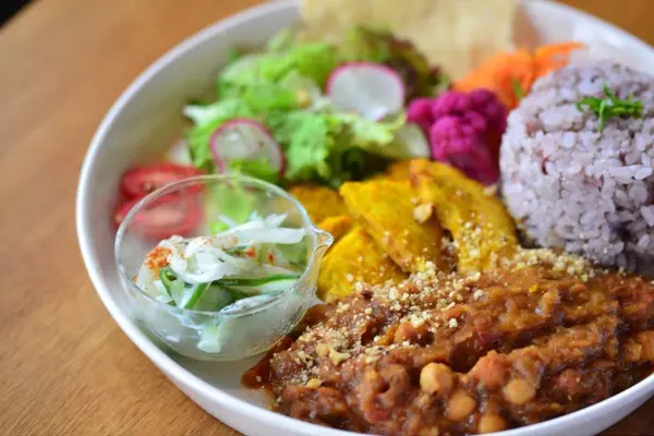 水や小麦粉を使わず野菜のみで作るmusumiフレッシュカレー