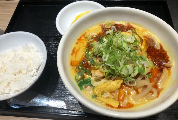 ピリ辛仕立てのカレーうどん