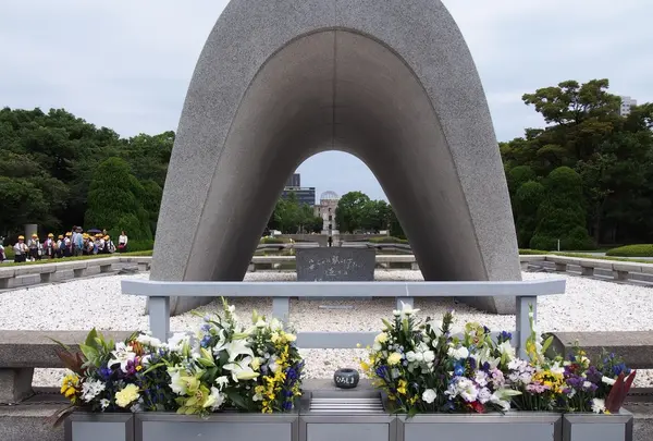 広島平和都市記念碑