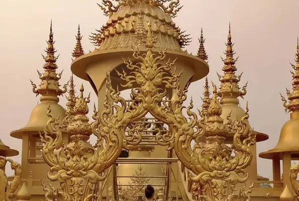 ワット ロン・クン（白い寺院）の写真・動画_image_268533