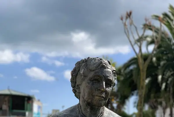 Agatha Christie's Bustの写真・動画_image_289200