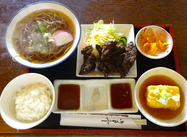 そばと黒から揚げの定食