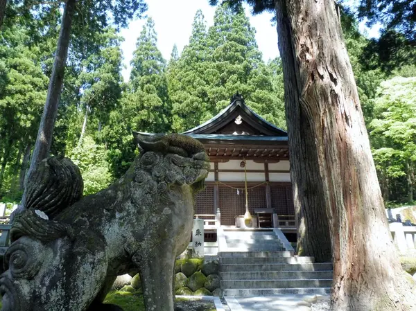 神社の建物