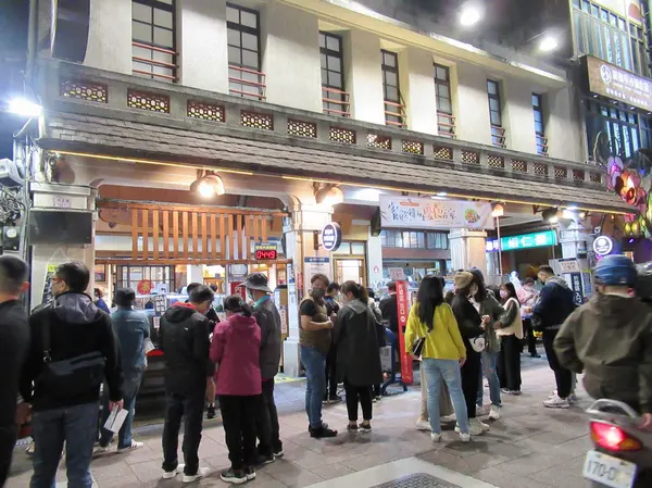 店舗前の行列