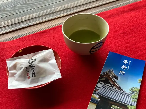 お茶とお菓子いただけます🍵