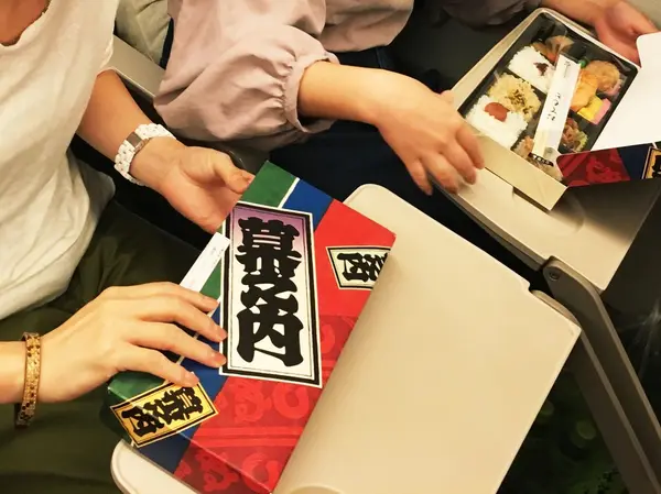 車内でお弁当