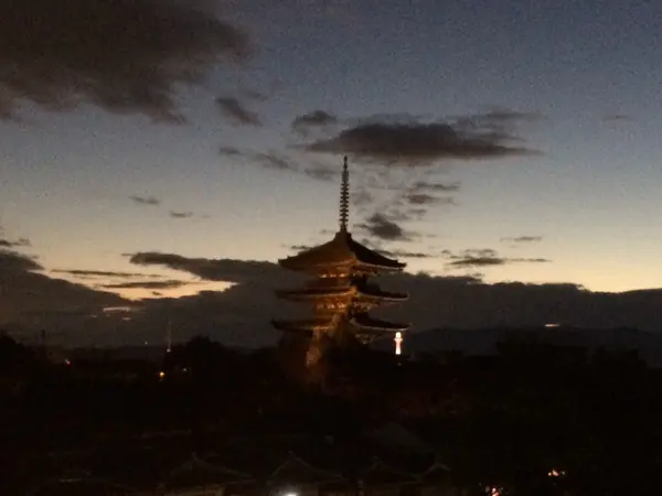 塔と京都タワー