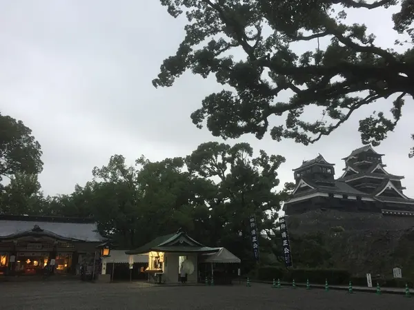拝殿と熊本城