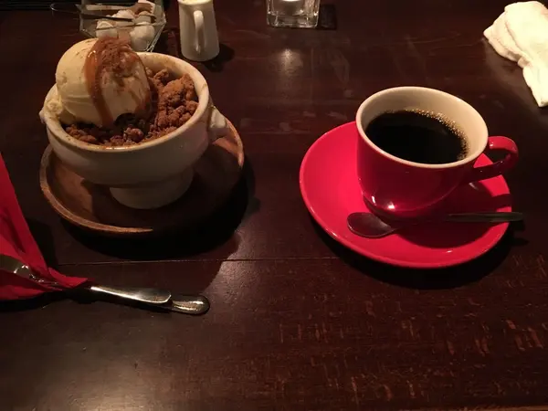 ホットアップルクランブルとホットコーヒー