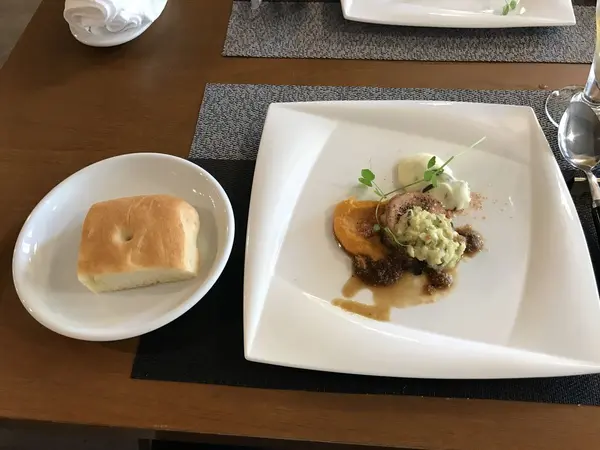 フォカッチャと鶏肉のなんちゃら⁇難しくて忘れた