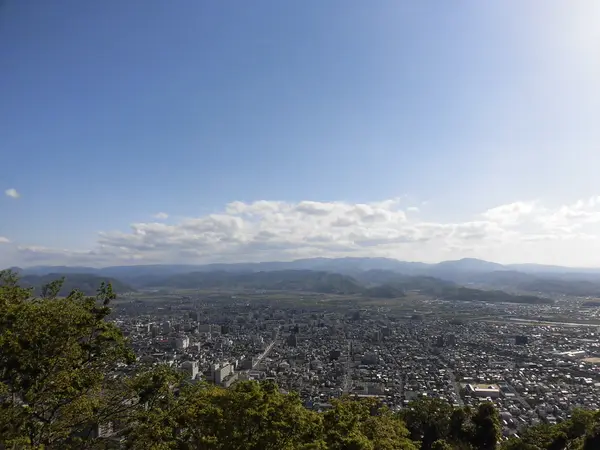 山頂付近から鳥取市街を一望