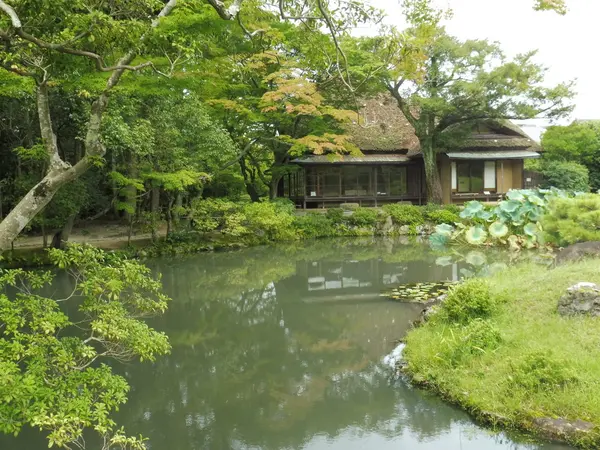 名園でクールダウン…？