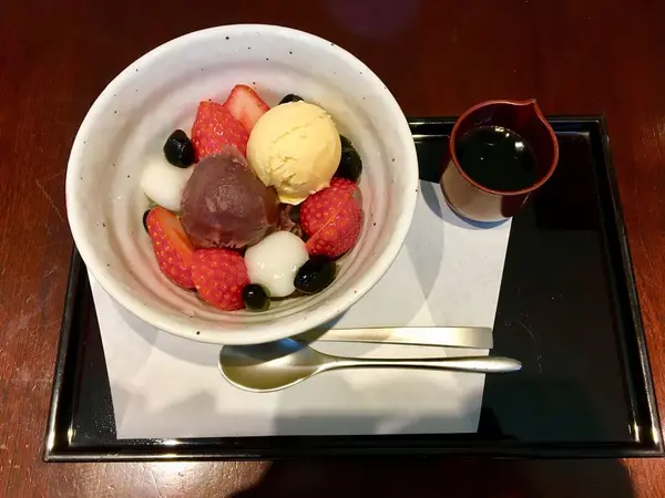 苺あんみつ