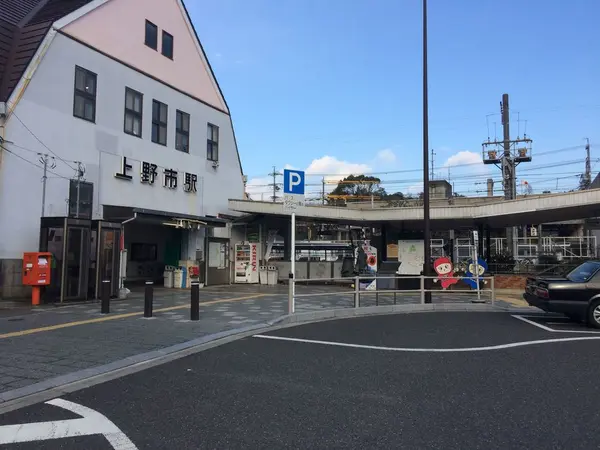 お城への徒歩近道は、上野市駅前の地下道を通って線路の向こう側にでて下さい。
