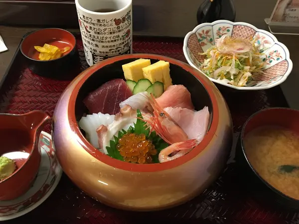 おまかせ海鮮丼