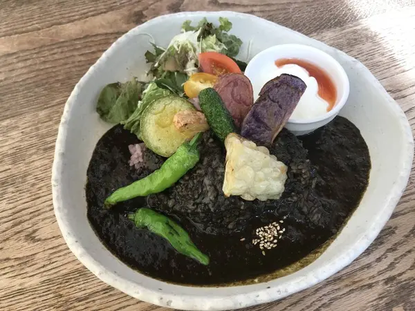 大和お野菜と黒米黒カレー