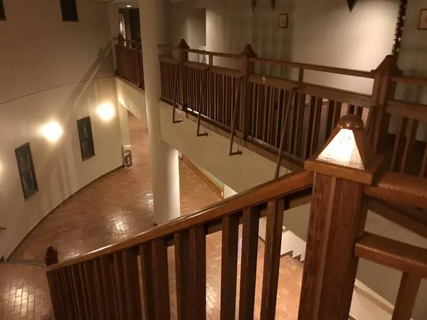 二階からの階段(宿泊客専用スペース)